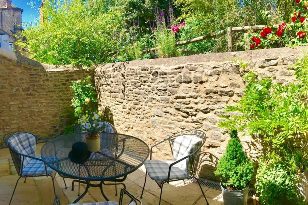 Oxfordshire Living - The Bowler Hat Cottage - Woodstock Exteriör bild