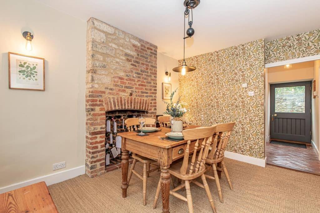 Oxfordshire Living - The Bowler Hat Cottage - Woodstock Exteriör bild