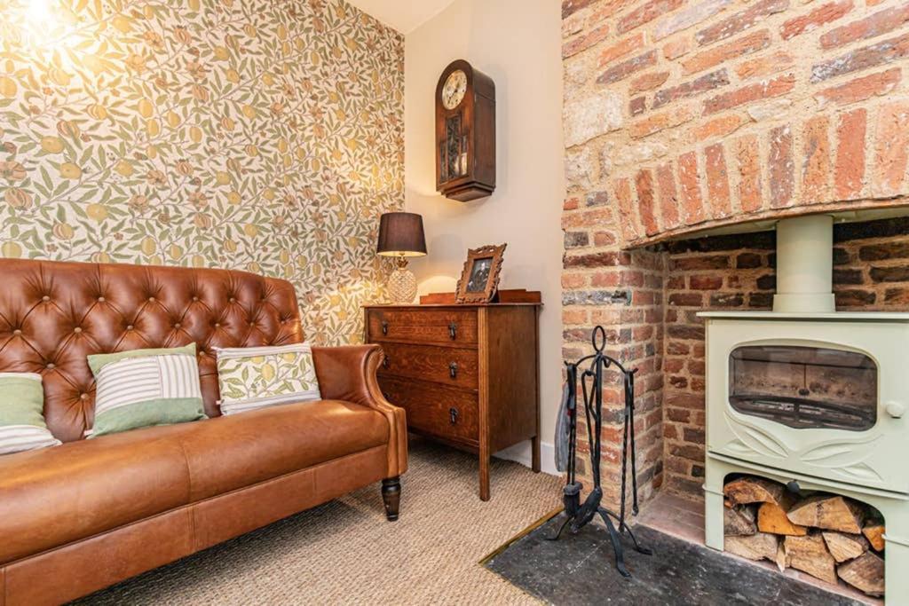 Oxfordshire Living - The Bowler Hat Cottage - Woodstock Exteriör bild