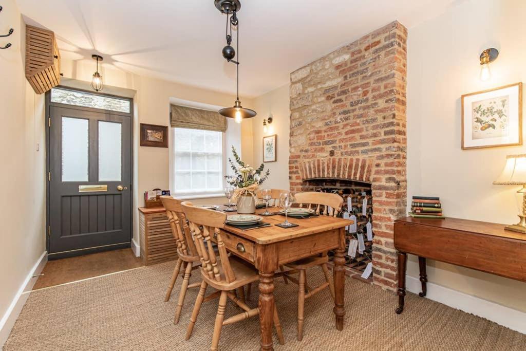 Oxfordshire Living - The Bowler Hat Cottage - Woodstock Exteriör bild